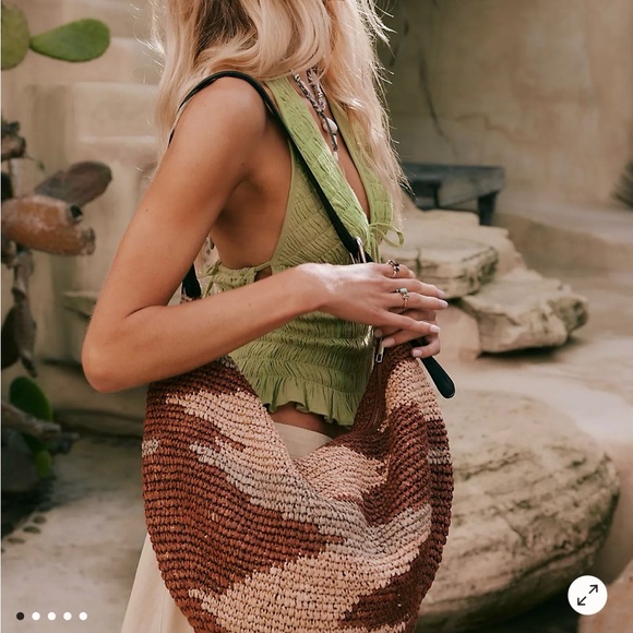 Free People Handbags - New NWT Free People Santorini Bag Slouchy Zip Raffia Woven/Leather Strap Purse